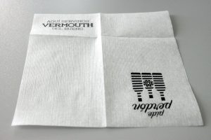 Servilleta papel personalizada con frase "Aquí servimos Vermouth del bueno"